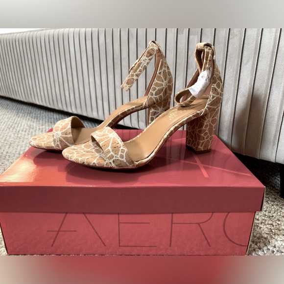 New Aerosoles Bird of Paradise Sandal in Cork 6.5 - Picture 1 of 3